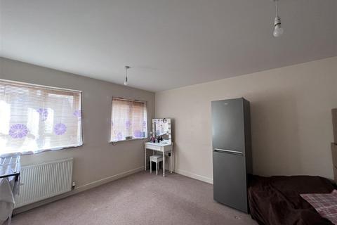 1 bedroom apartment to rent, Churchill Mews