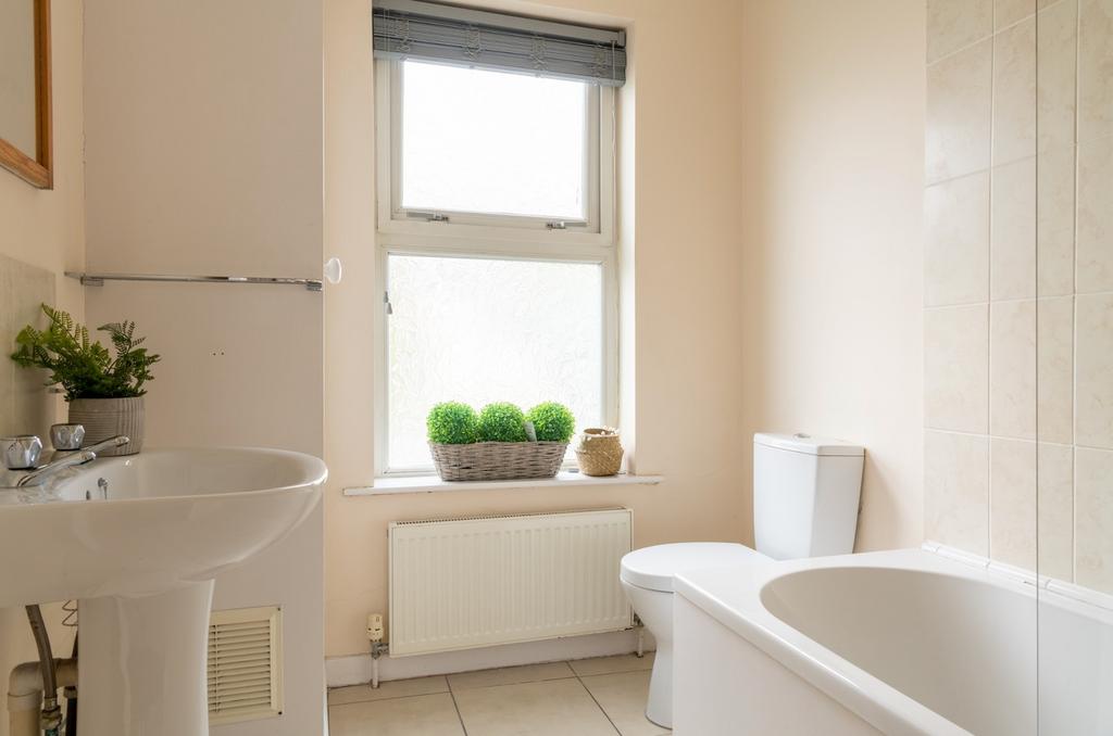 Bright and inviting bathroom suite featuring a ...