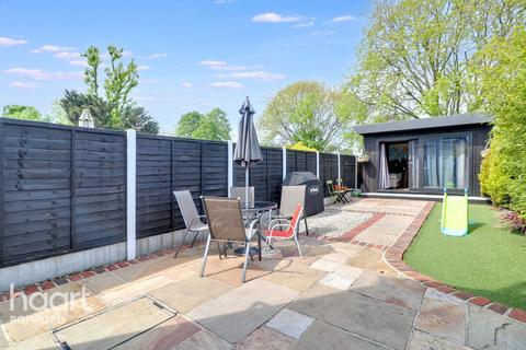 2 bedroom detached house for sale, Lilliput Road, Romford, RM7 0BJ