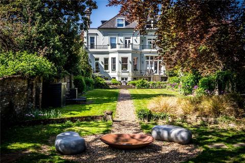 Strawberry Vale, Twickenham, London, TW1