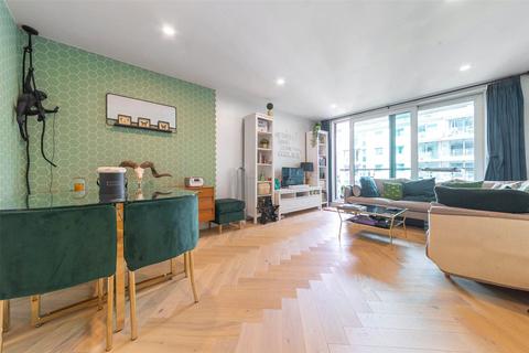 2 bedroom apartment for sale, Drake House, St George Wharf SW8