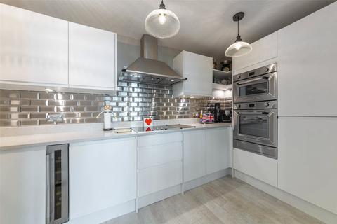 2 bedroom apartment for sale, Drake House, St George Wharf SW8