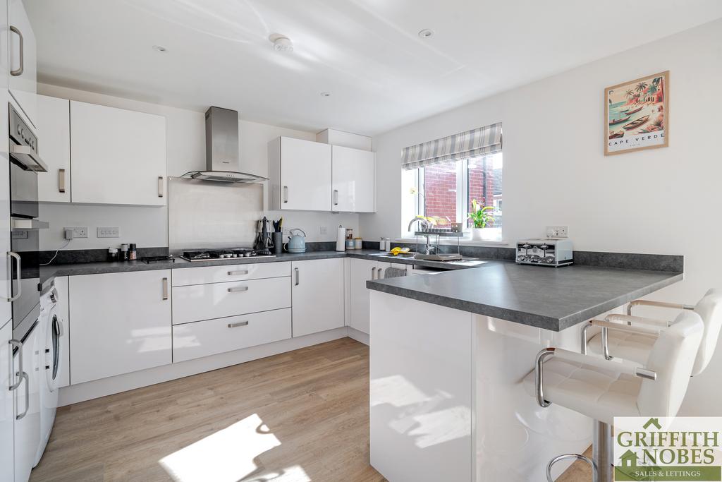 Kitchen and Breakfast bar area