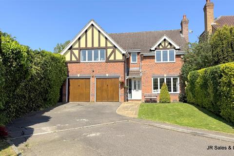 6 Lightswood Close, Cheshunt, Waltham Cross, EN7 6XZ