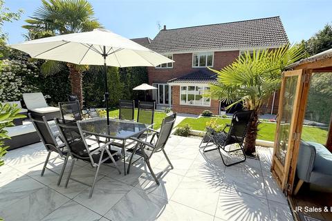 6 Lightswood Close, Cheshunt, Waltham Cross, EN7 6XZ