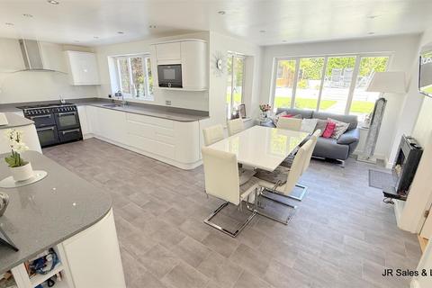 6 Lightswood Close, Cheshunt, Waltham Cross, EN7 6XZ