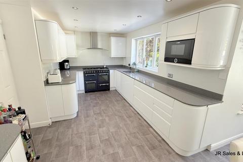 6 Lightswood Close, Cheshunt, Waltham Cross, EN7 6XZ
