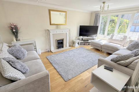 6 Lightswood Close, Cheshunt, Waltham Cross, EN7 6XZ