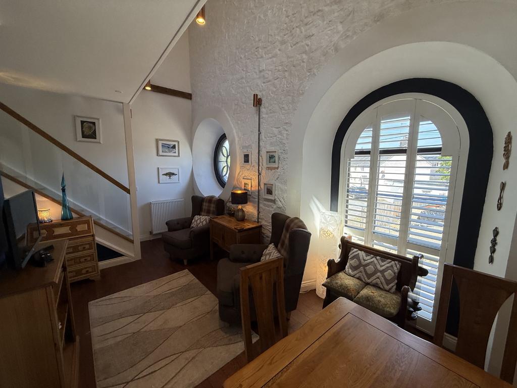 Sitting Room/ Dining Room
