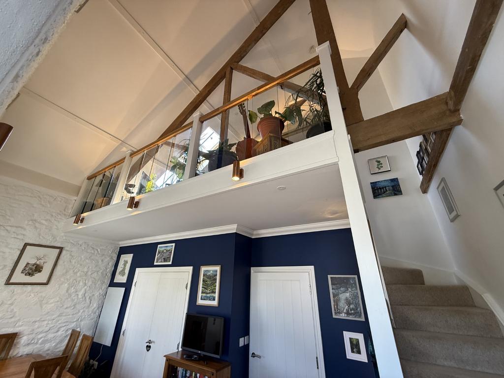 Sitting Room/ Dining Room
