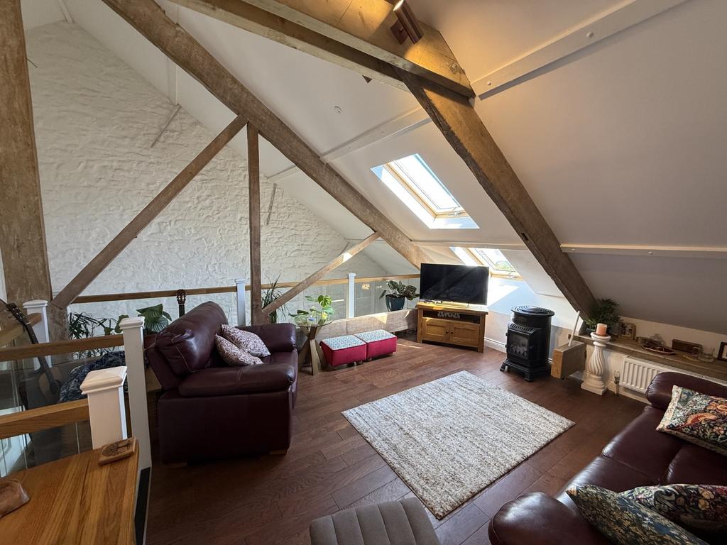 Feature Galleried Lounge