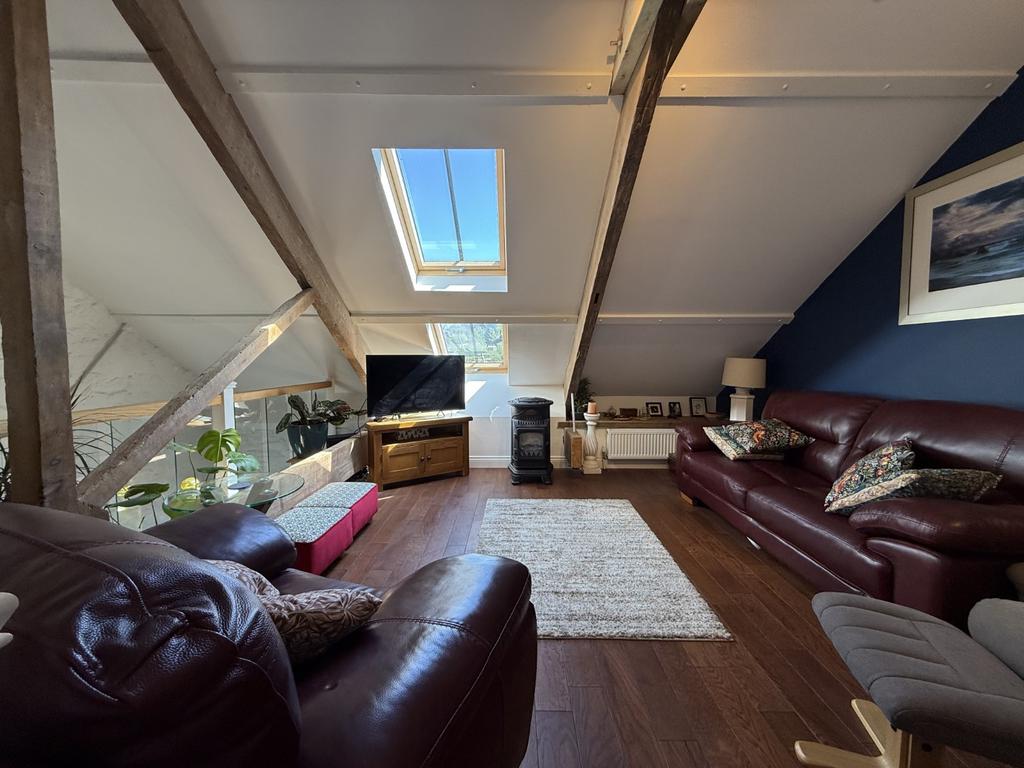 Feature Galleried Lounge