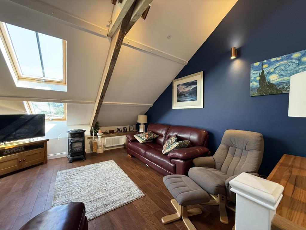 Feature Galleried Lounge