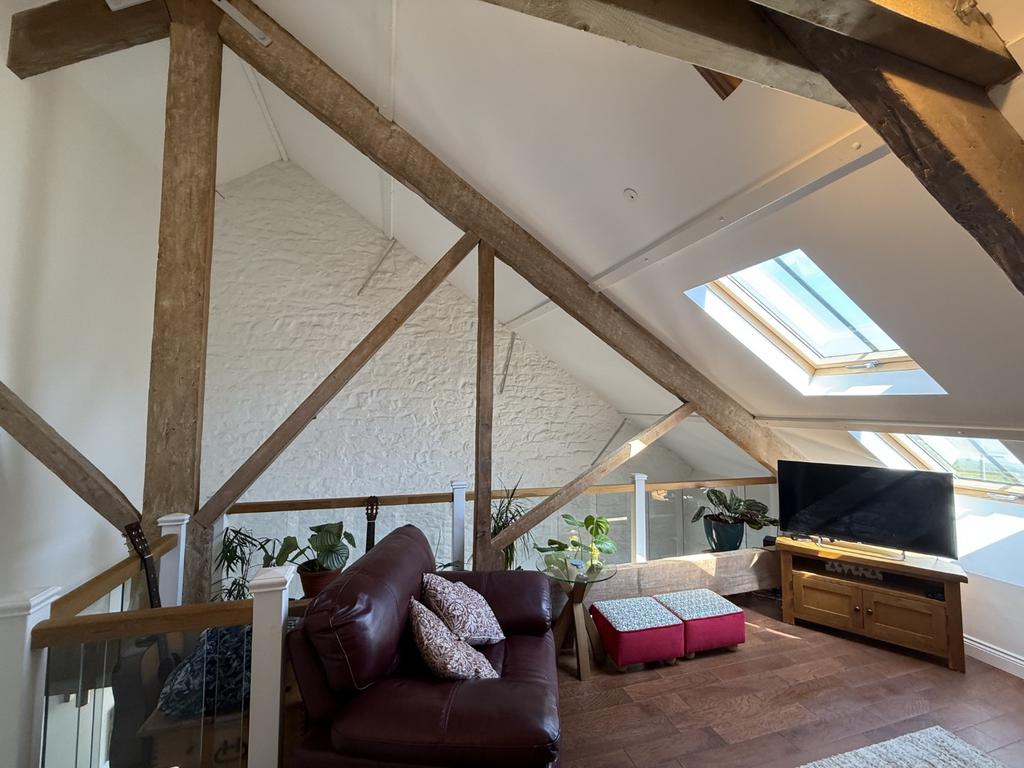 Feature Galleried Lounge