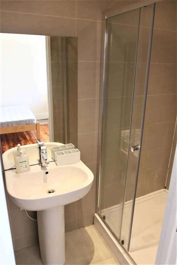 Rm4 Bathroom
