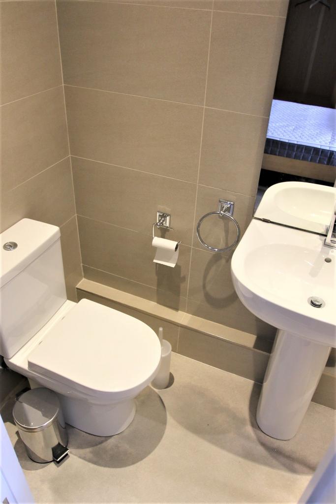 Rm3 Bathroom