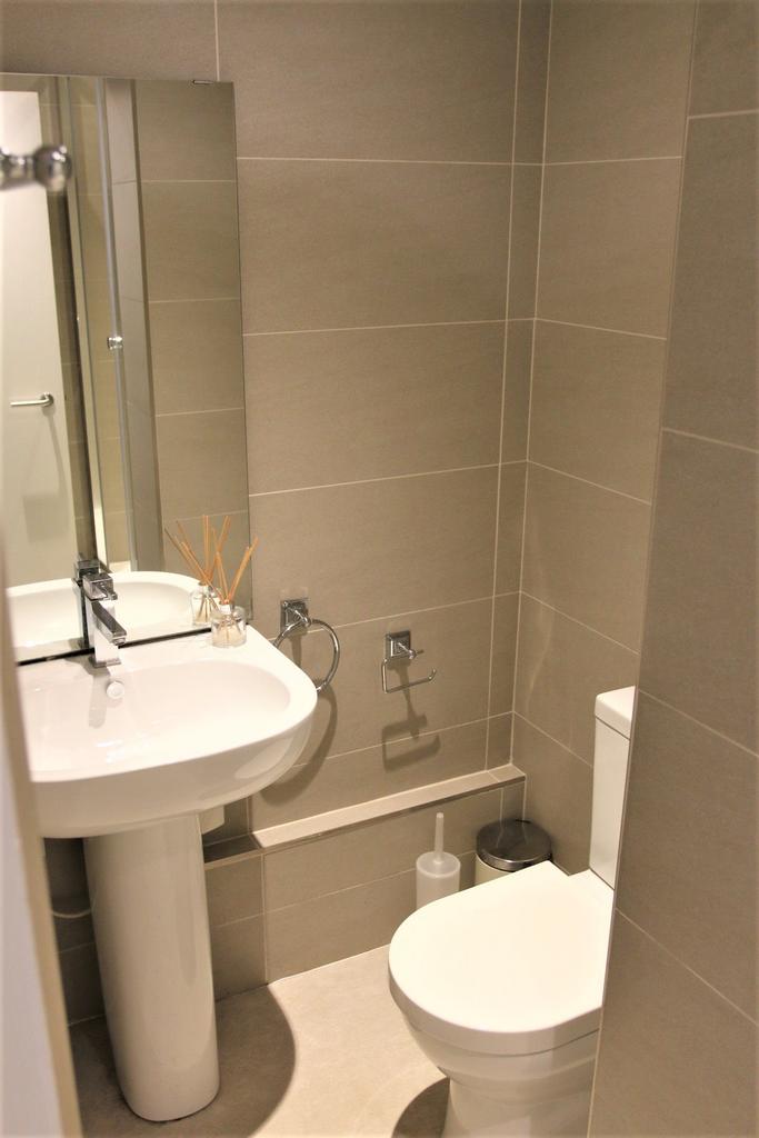 Rm1 Bathroom