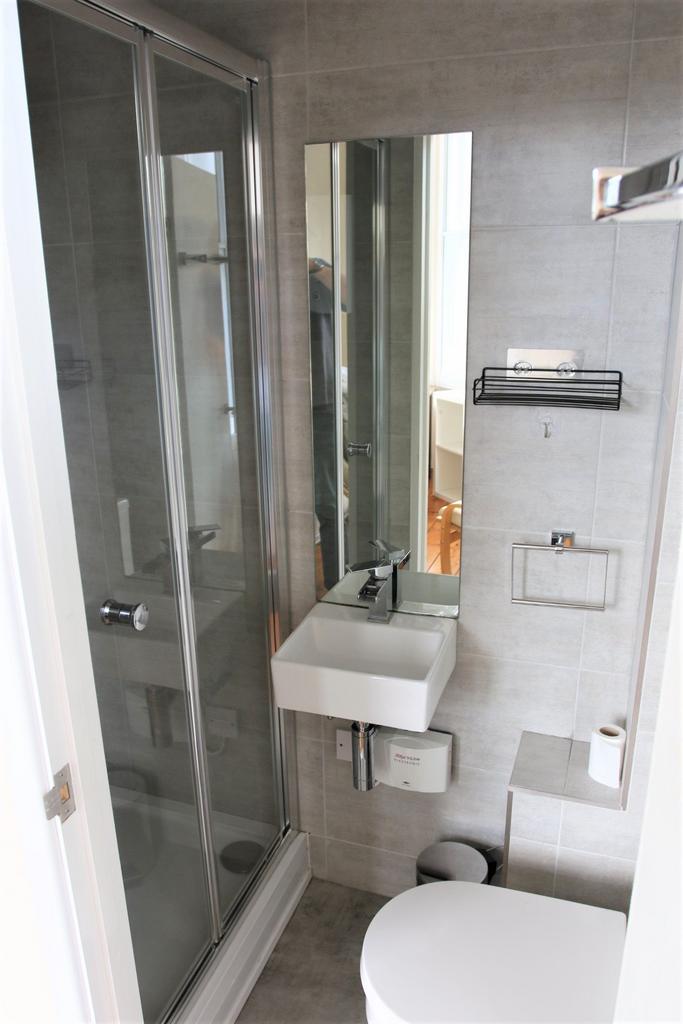 Rm7 Bathroom