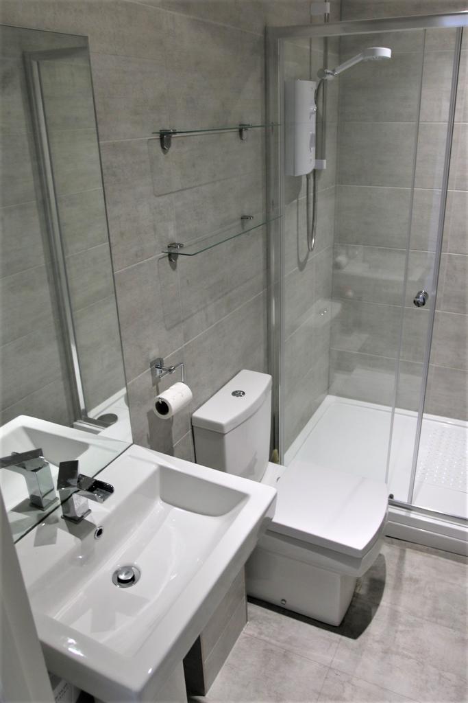 Rm11 Bathroom