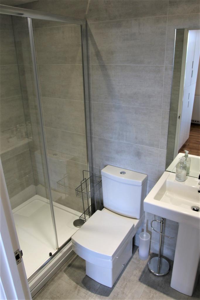 Rm12 Bathroom