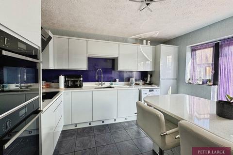 15 Dulas Avenue, Kinmel Bay, Rhyl, LL18 5LB