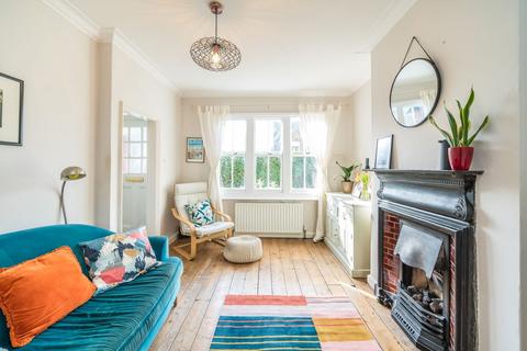257 Derinton Road, London, SW17 8JD