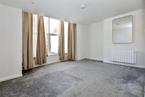 Studio to rent, Enys Road, Upperton