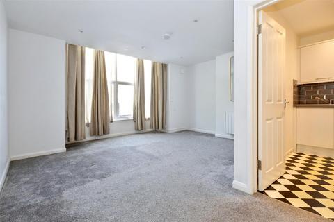 Studio to rent, Enys Road, Upperton