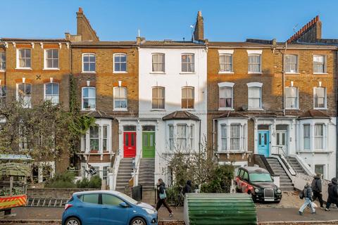 2 bedroom flat for sale, Colvestone Crescent, London E8