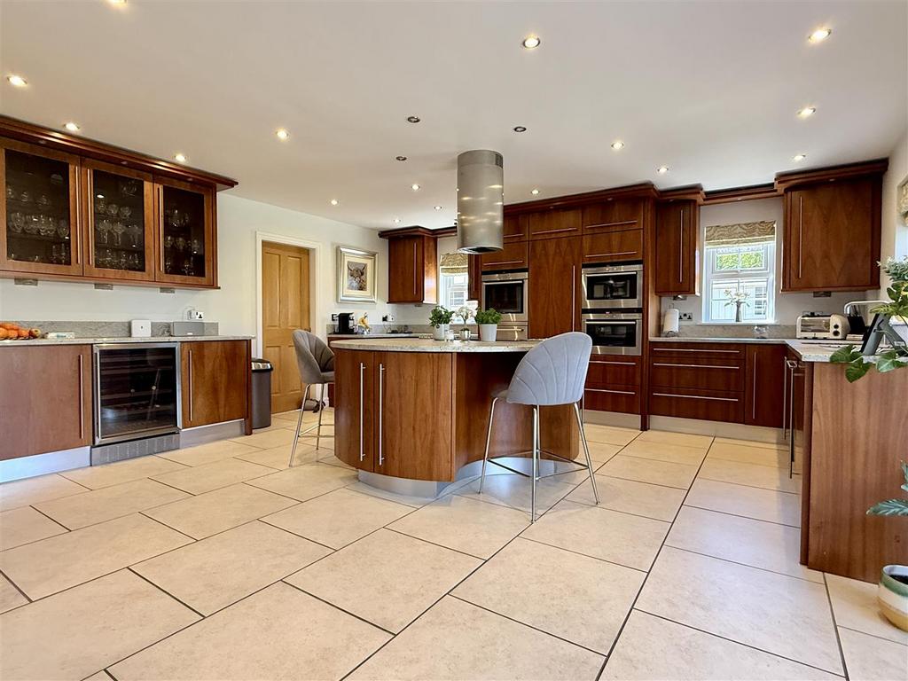 Dining kitchen