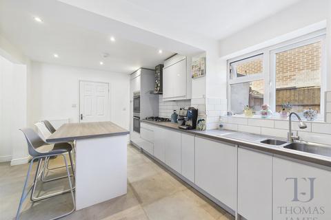 4 bedroom detached house for sale, Cropwell Gardens, Radcliffe-On-Trent