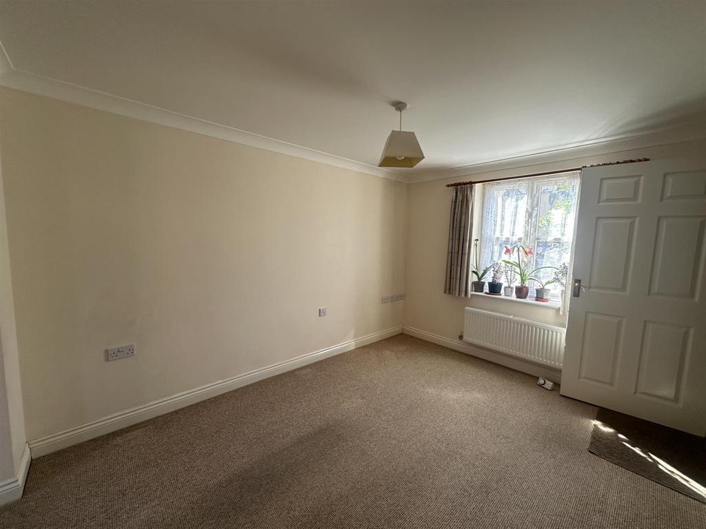 Living room 2.jpg