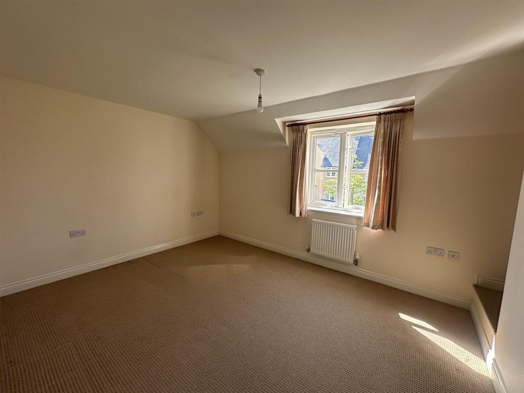 Bedroom 1.jpg