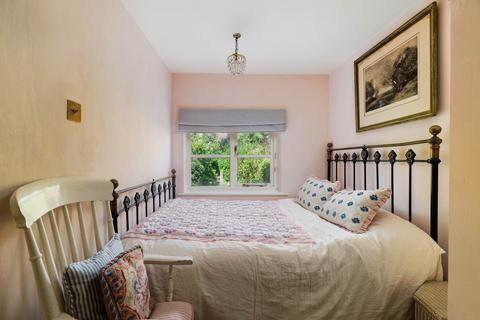 4 Back Lane, Great Bedwyn, Marlborough, SN8 3NX