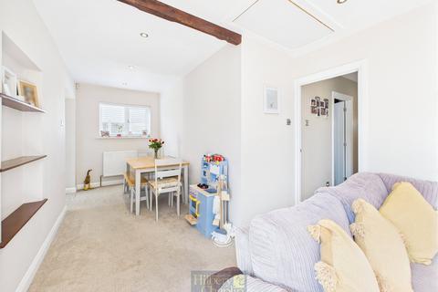21 Basildon Drive, Basildon, SS15 5QN