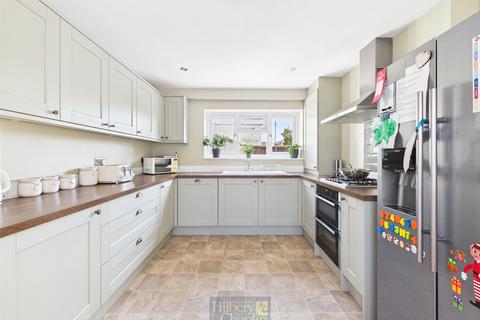 21 Basildon Drive, Basildon, SS15 5QN