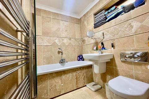 1 Avalon, Lilliput, Poole, BH14 8HT