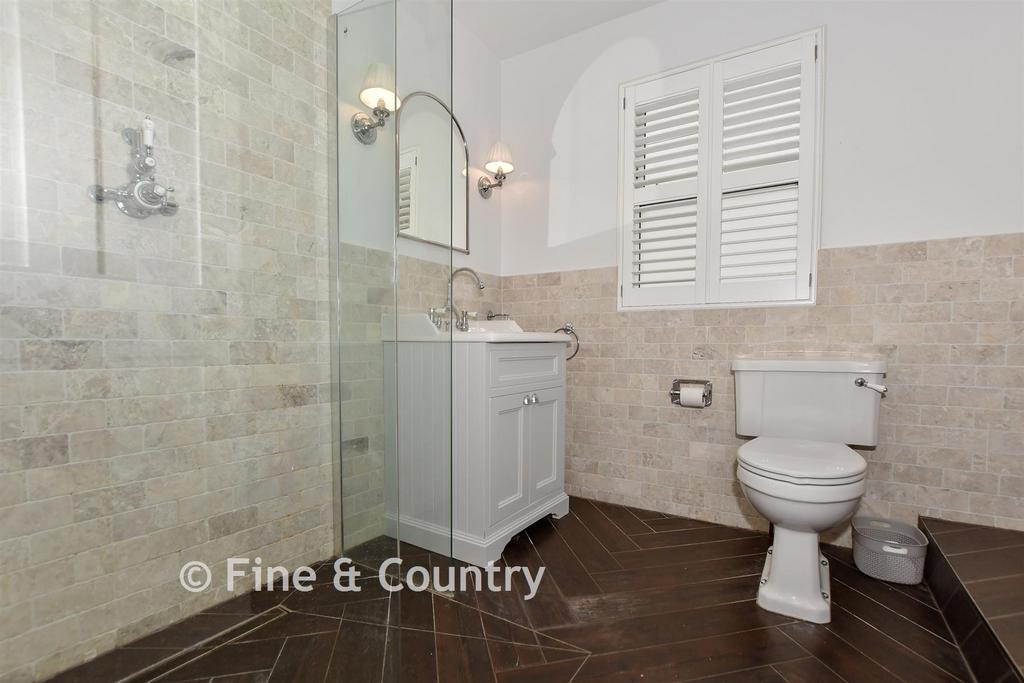 En-Suite Bathroom