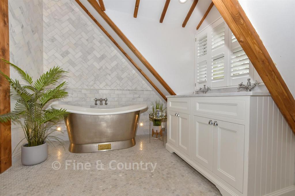 En-Suite Bathroom