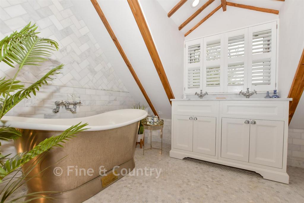 En-Suite Bathroom