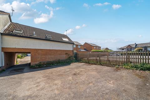27 Churchfields, Bishops Cleeve, Cheltenham, GL52 8LL