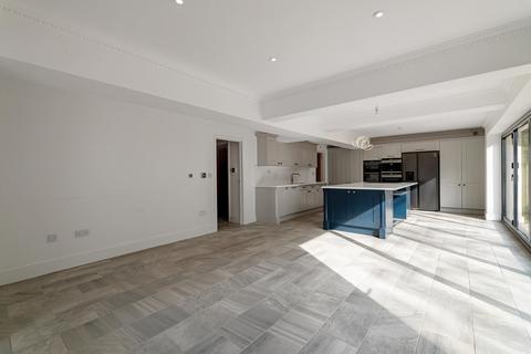 5 bedroom detached house for sale, Rugby Road, Lutterworth, Leicestershire LE17 4HN