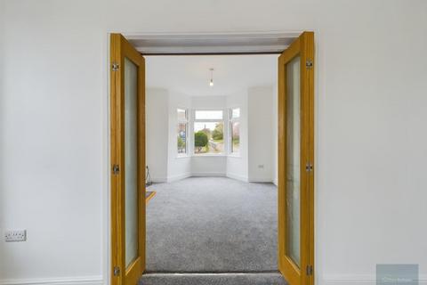 3 bedroom semi-detached house to rent, Frome Road, Trowbridge BA14
