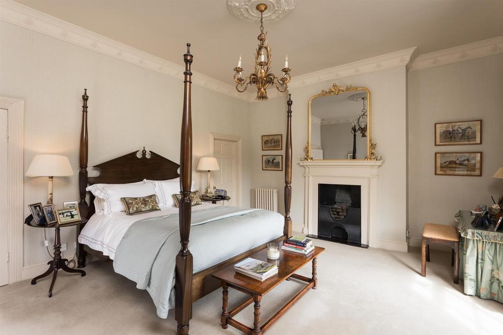 Bedroom 1 suite