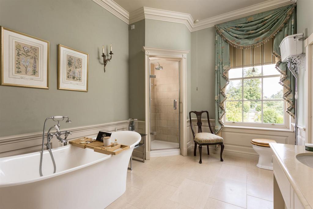 Bedroom 1 suite