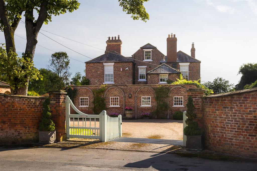 Entrance gates and drive