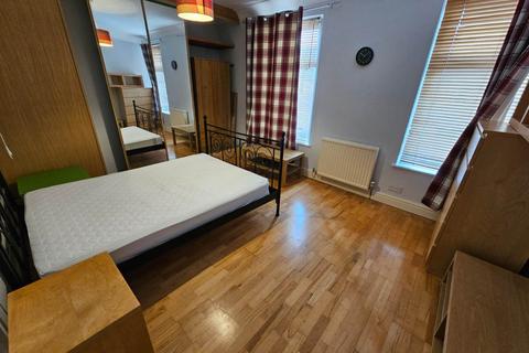 5 bedroom terraced house to rent, Talworth Street, Roath
