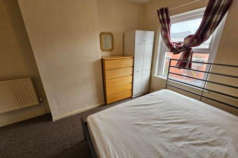 5 bedroom terraced house to rent, Talworth Street, Roath