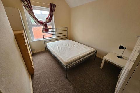5 bedroom terraced house to rent, Talworth Street, Roath