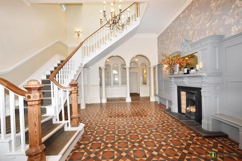 2 bedroom flat for sale, Main Road, Havenstreet, Ryde, PO33 4AE